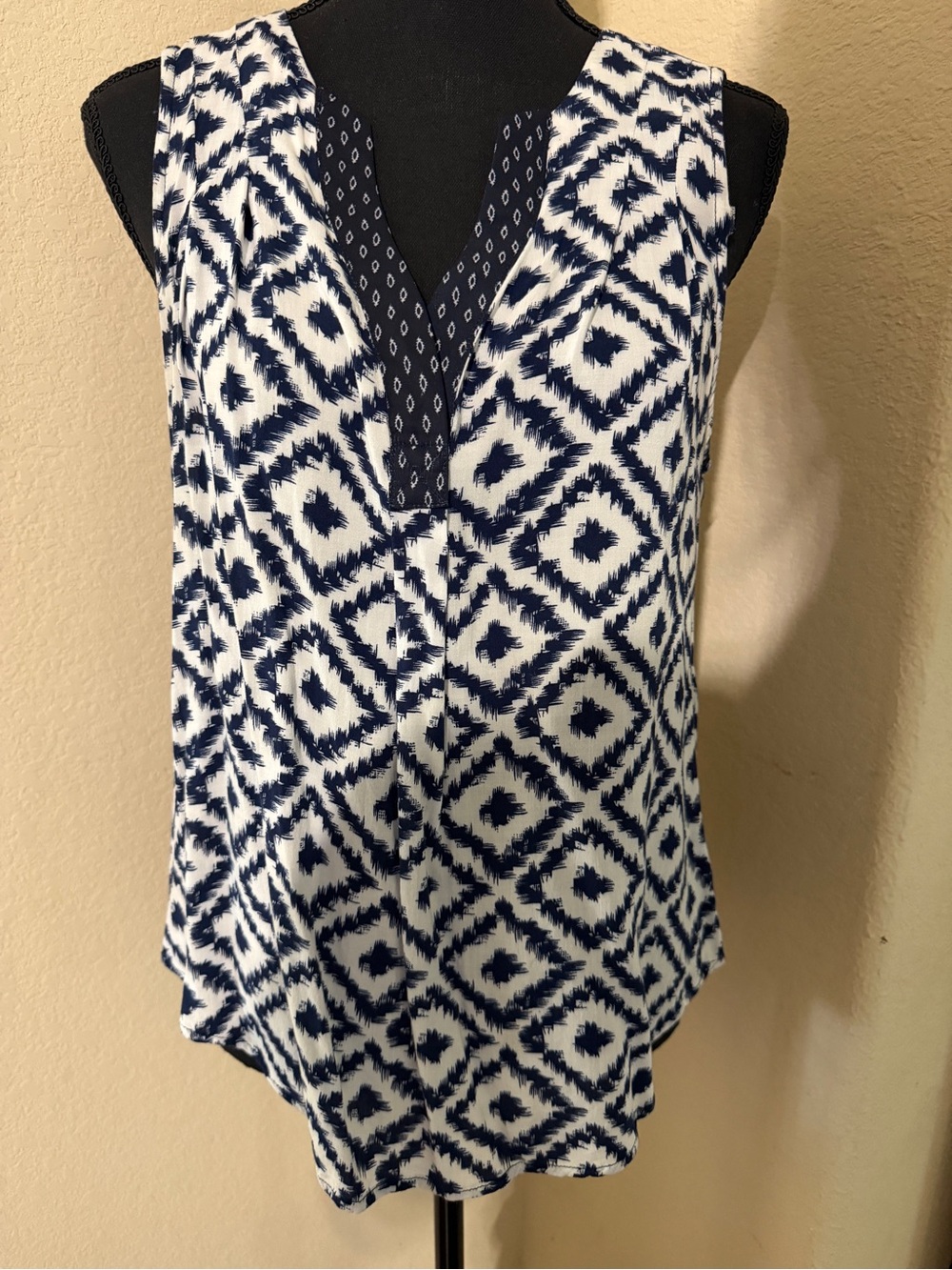 Skies Are Blue Navy & White Abstract Printed Top